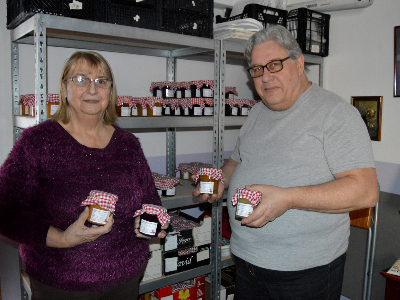 Quel que soit leur parfum, les confitures de Geneviève et Jean-Luc Denis sont vendues au prix unique de 3,80 € le pot de 370 grammes. 