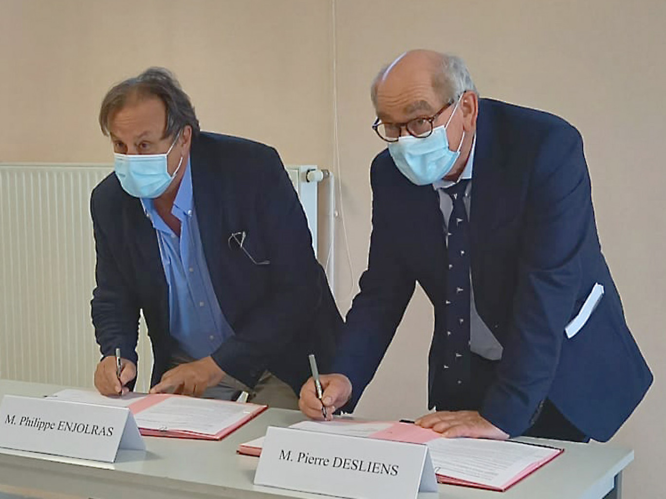 Dynamiser l’activité économique du territoire de la Communauté de communes Thelloise, c’est tout l’enjeu de la convention signée par Philippe Enjolras et Pierre Desliens.