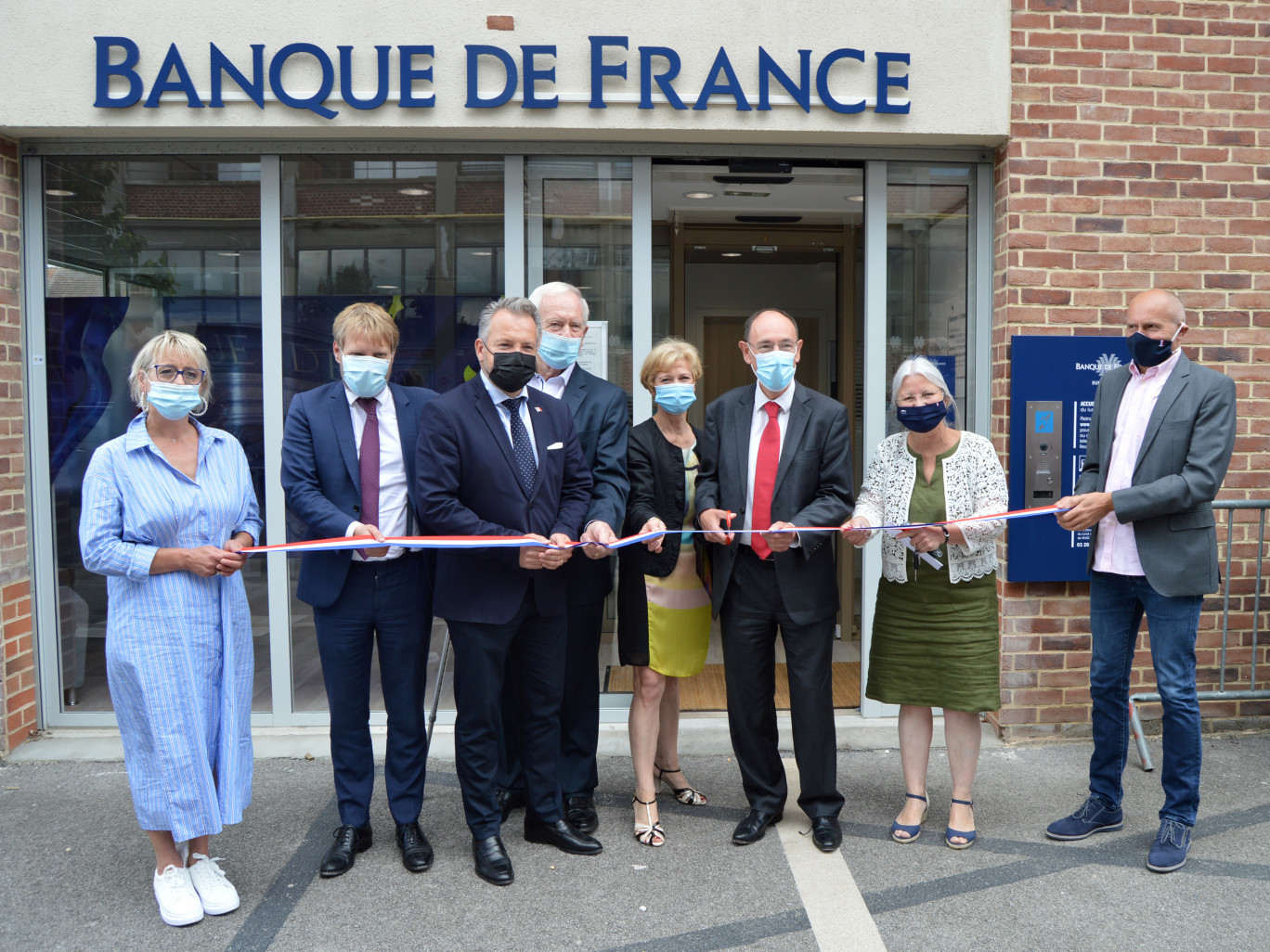 Les nouveaux locaux étaient inaugurés par Claude Piot et Line Berthelot, au centre, en présence du secrétaire général de la préfecture Sébastien Lime, du vice-président du Conseil départemental de l’Oise Charles Locquet et de la députée Agnès Thill.