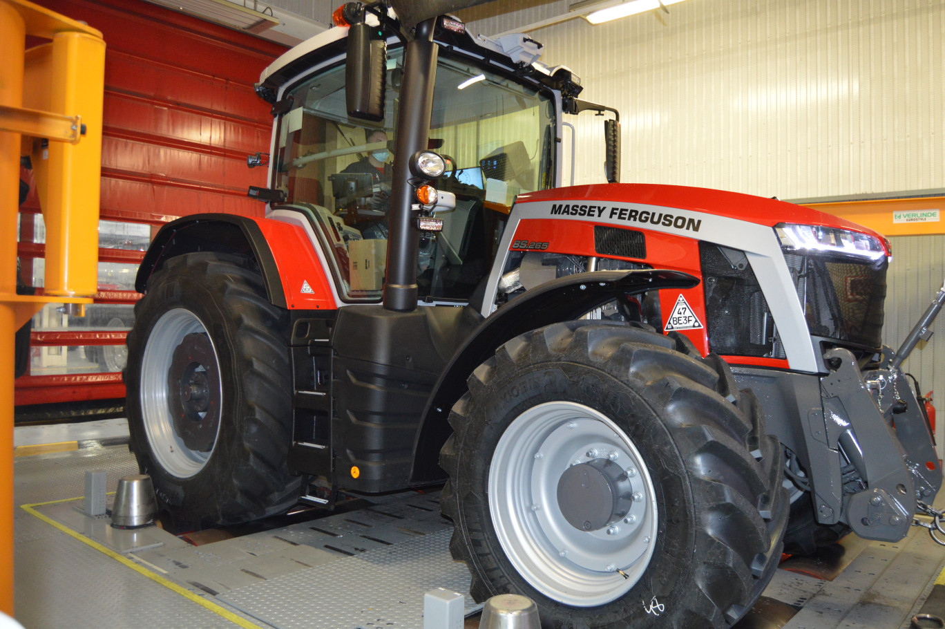 Le nouveau tracteur dernière génération MF8S d'AGCO.