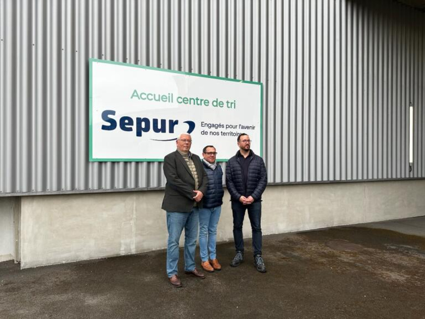 (de g. à dr.) Youri IVANOV (président de Sepur), Nicolas AVELINE (Directeur général des Services du SMDO) et Arnaud GANET (directeur du site pour Sepur) ont inauguré le site le 2 mai 2024. 