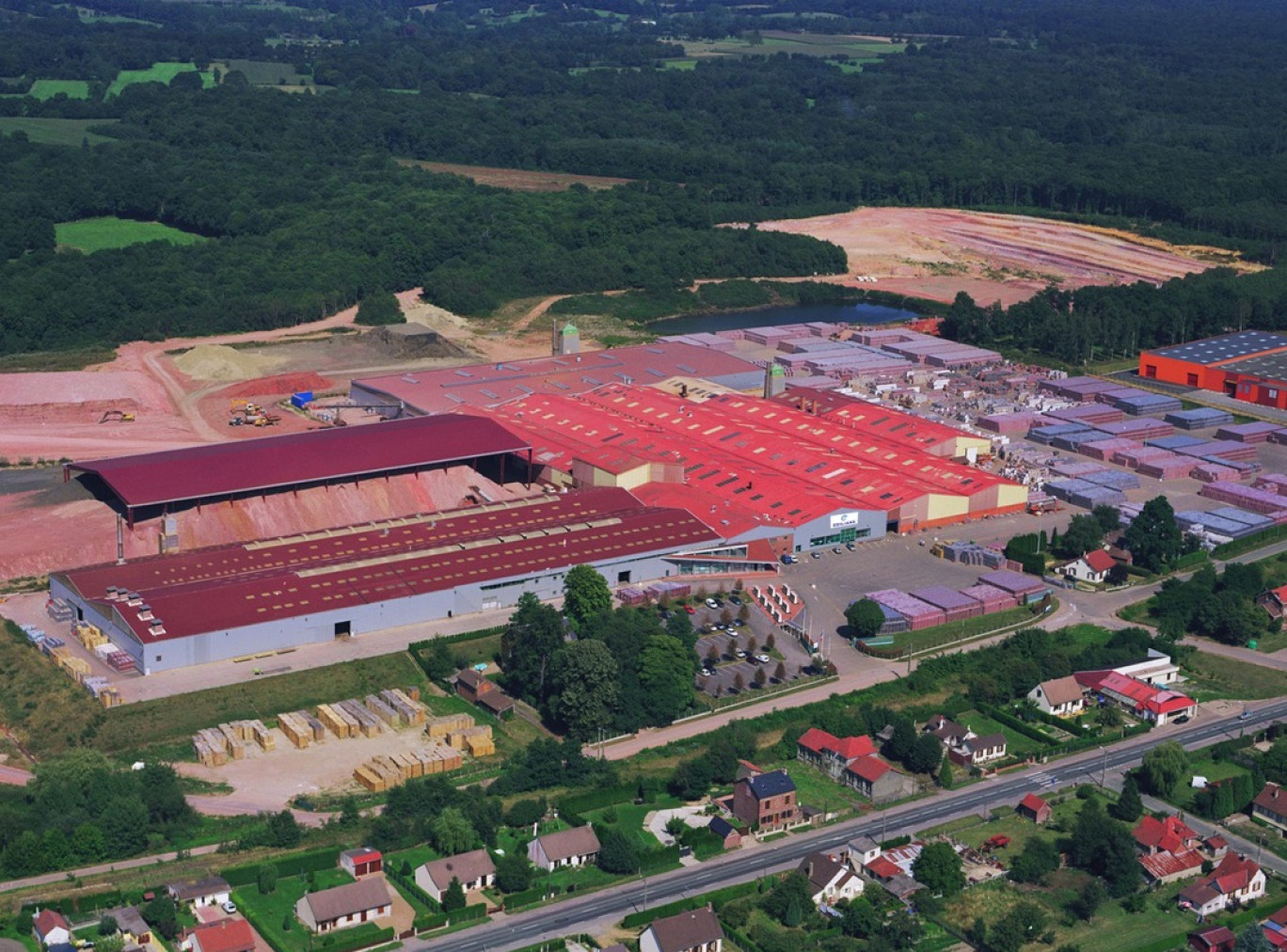 La plus grande usine d'Edilians se trouve à Saint-Germer-de-Fly (cinq hectares, 250 salariés). (c)Edilians