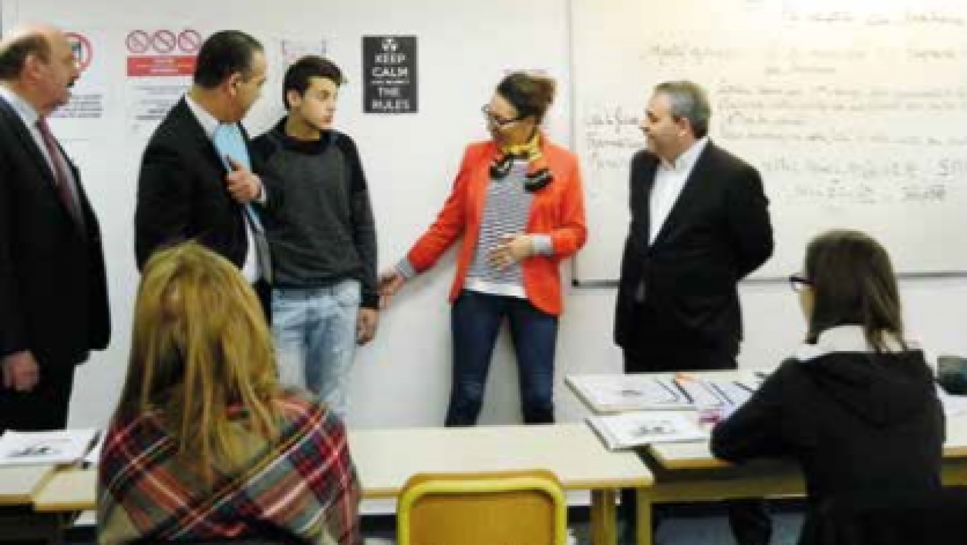 Xavier Bertrand a rencontré une classe de Dispositif d’initiation aux métiers en alternance (DIMA). 