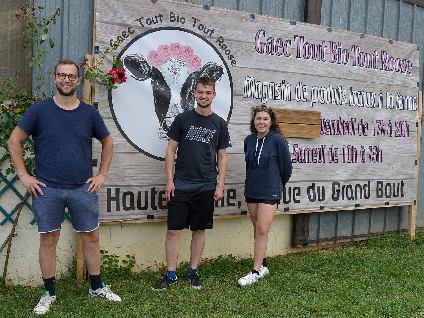 Émilien et Théophile Roose, avec leur stagiaire Clara, ne manquent pas d’idées pour développer leur concept de vente directe.