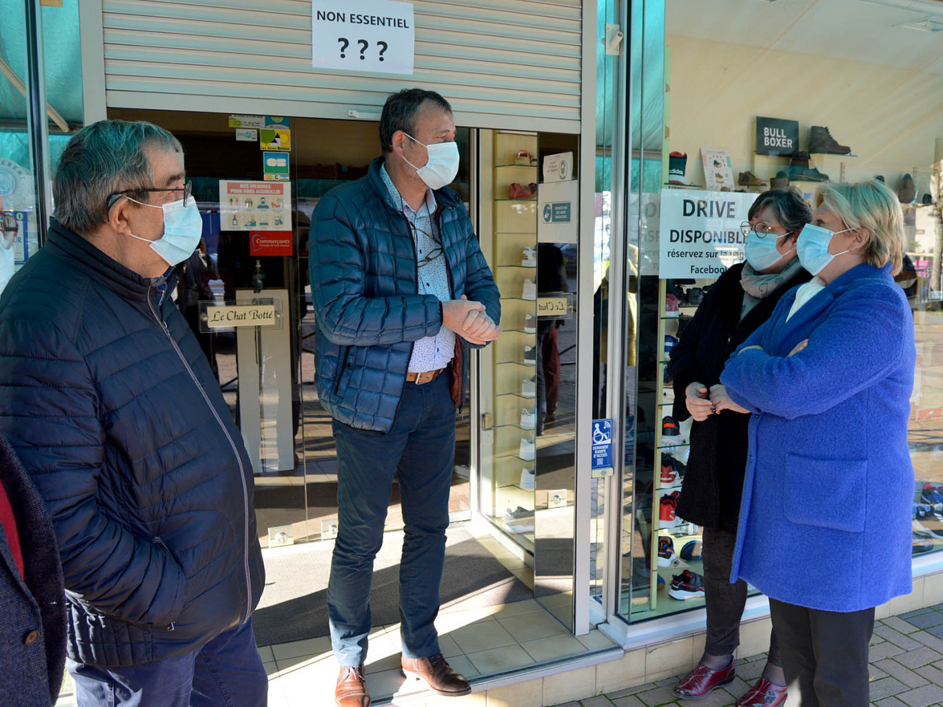 Le chausseur William Maille, au centre, s’interroge : son commerce est-il vraiment non essentiel ? Pour lui en tous cas, il l’est.